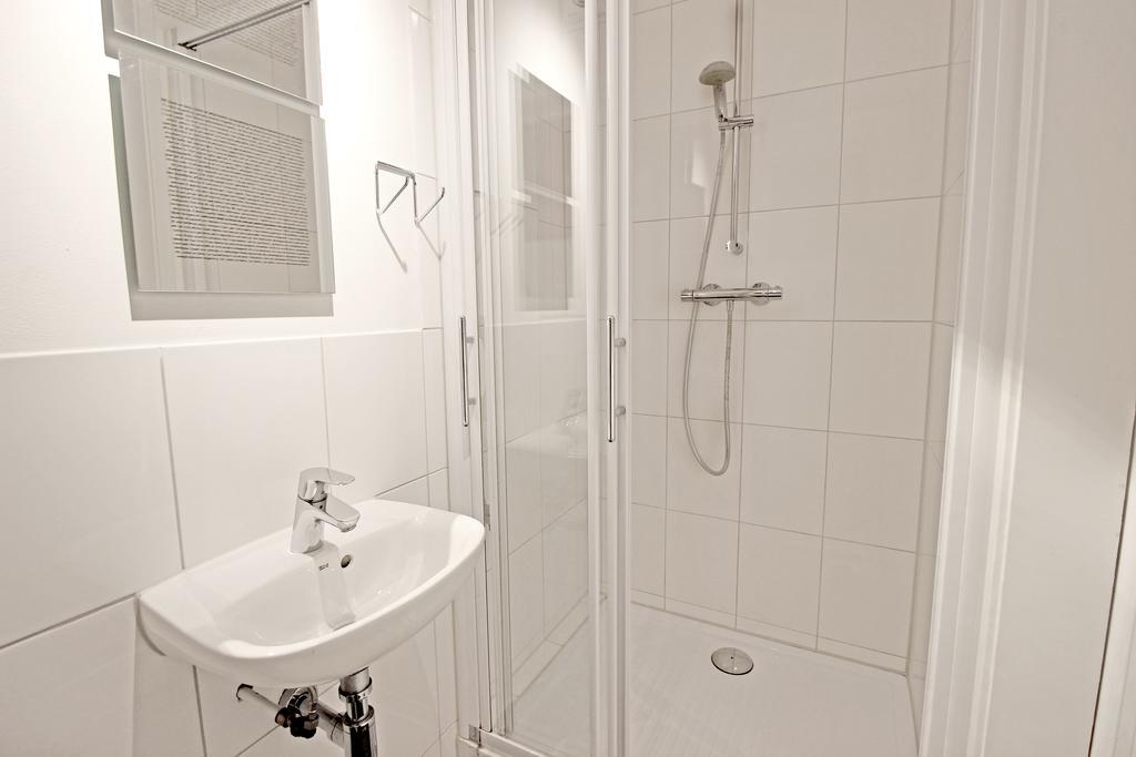 Ground Floor Canal Apartment Amsterdam Exteriör bild